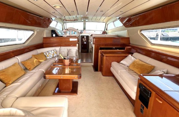 奢华之选 60英尺法拉帝175私人游艇，仅40万欧元